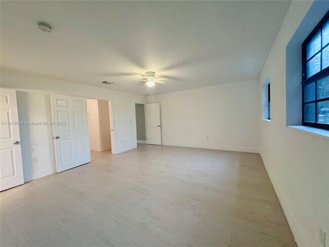 Building Photo - 1152 NW 127th St