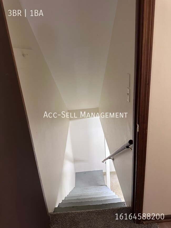 Building Photo - 5798 Christie Ave SE