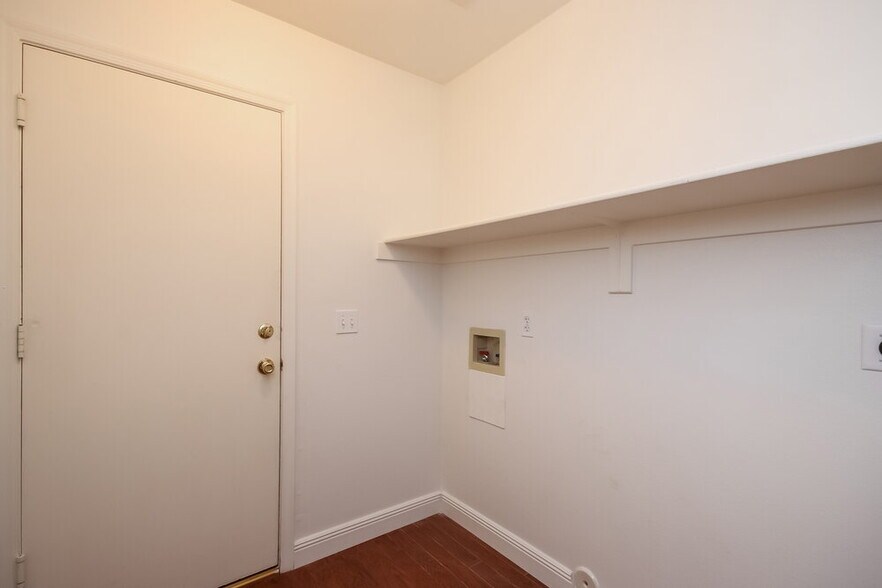 Building Photo - 7205 W Los Gatos Dr