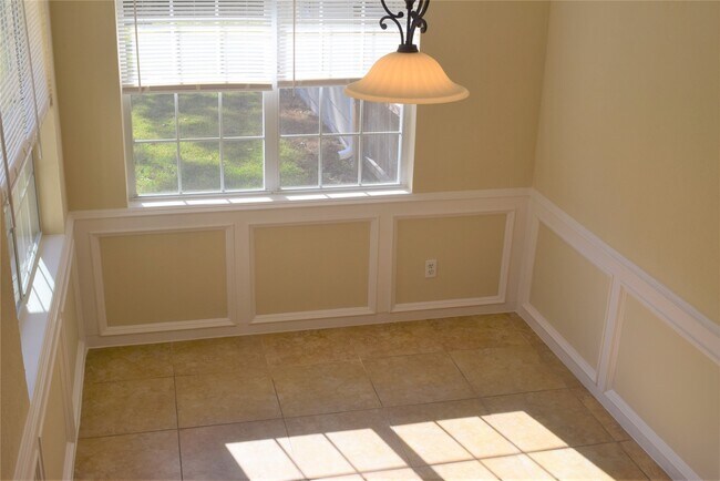 Building Photo - 6207 Northway Dr