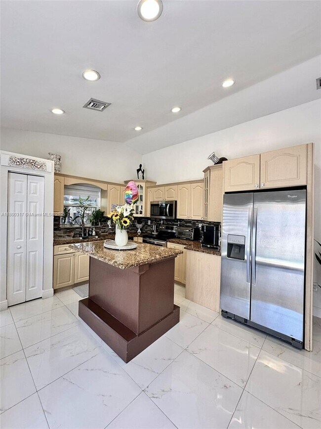 Building Photo - 14205 SW 149th Ave