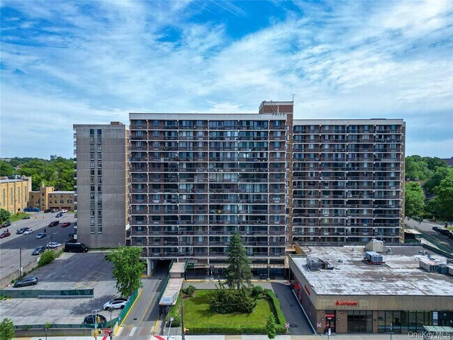 Primary Photo - 150-38 Union Tpke