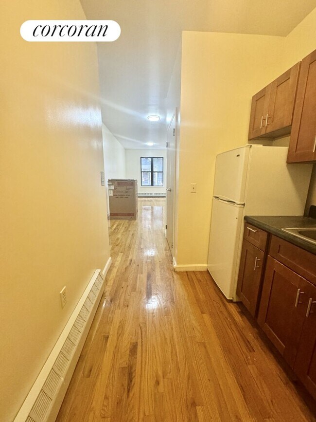 Building Photo - 420 E 73rd St