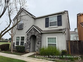 Building Photo - 2-Story 4-Bedroom 2.5 Bath Gated Community...