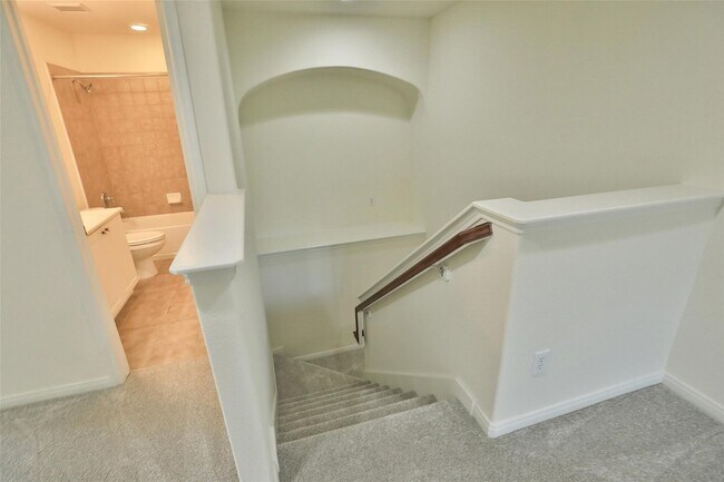 Building Photo - 95 Douvaine Ct