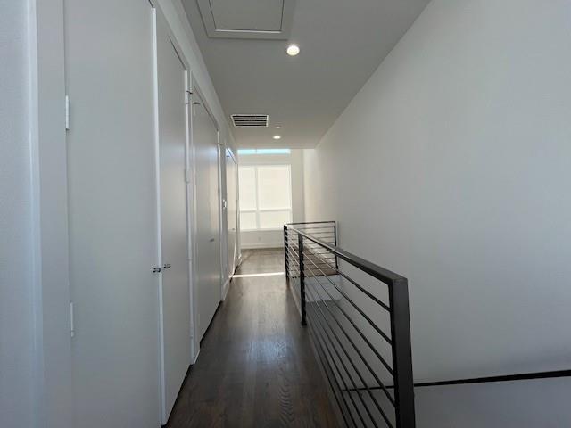 Building Photo - 5802 Lindell Ave