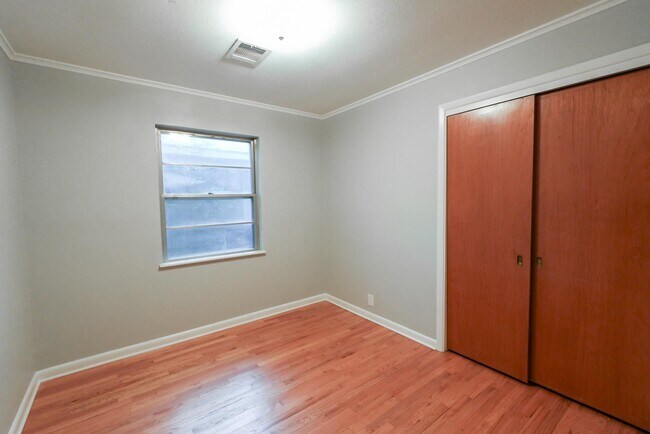 Building Photo - Large 3-Bed, 1-Bath Home on Anderson Island – Newly Remodeled!