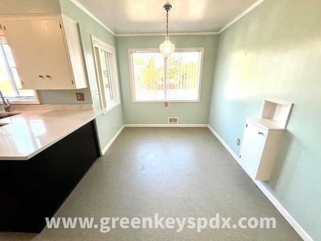 Building Photo - N Albina Duplex