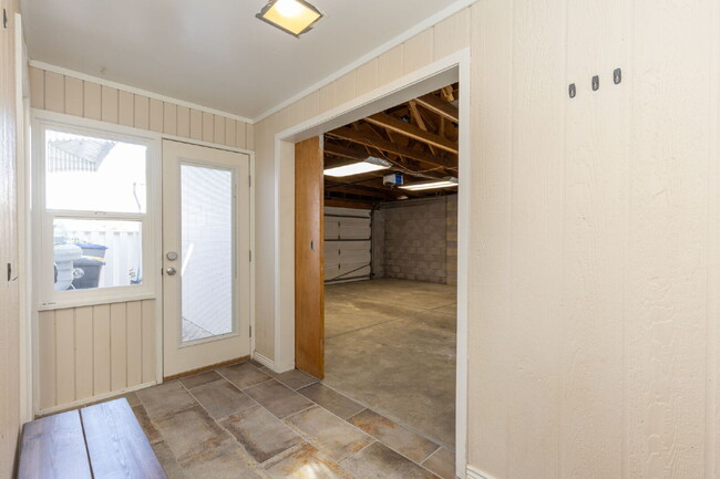 Building Photo - Charming Old Town Longmont Rental - 2bed +...