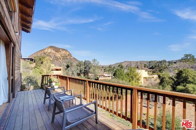 Building Photo - 1850 Olivera Dr