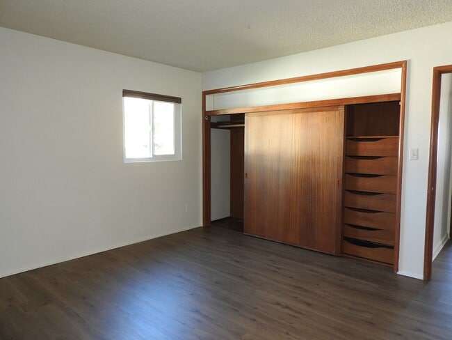 Building Photo - WOW views from this classic 3 bed 2 bath home