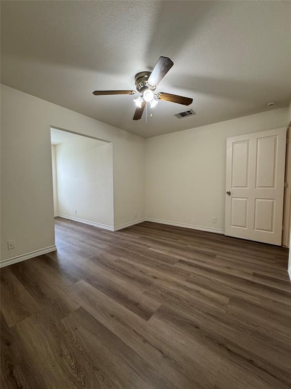 Building Photo - 220 Sandstone Dr