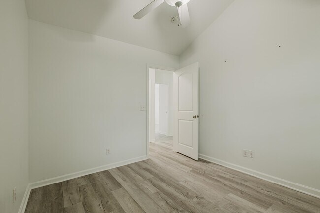 Building Photo - 1698 Low Country Pl