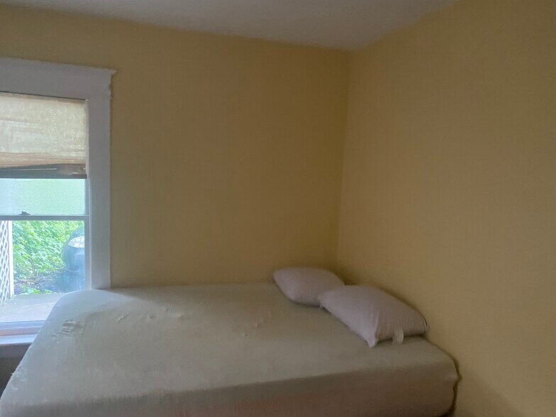 Building Photo - 58 King St