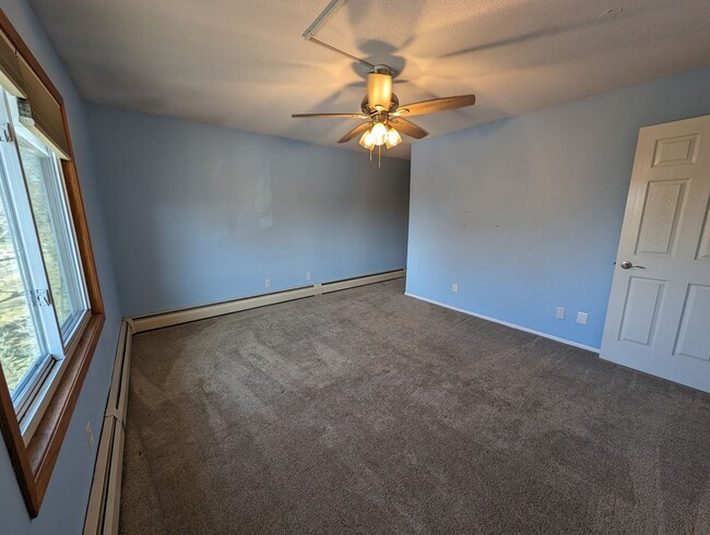 Building Photo - Updated 2bd/1ba Condo w/ Pool & Heated Par...