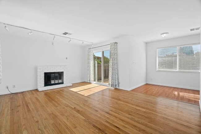 Building Photo - 558 Walnut Dr