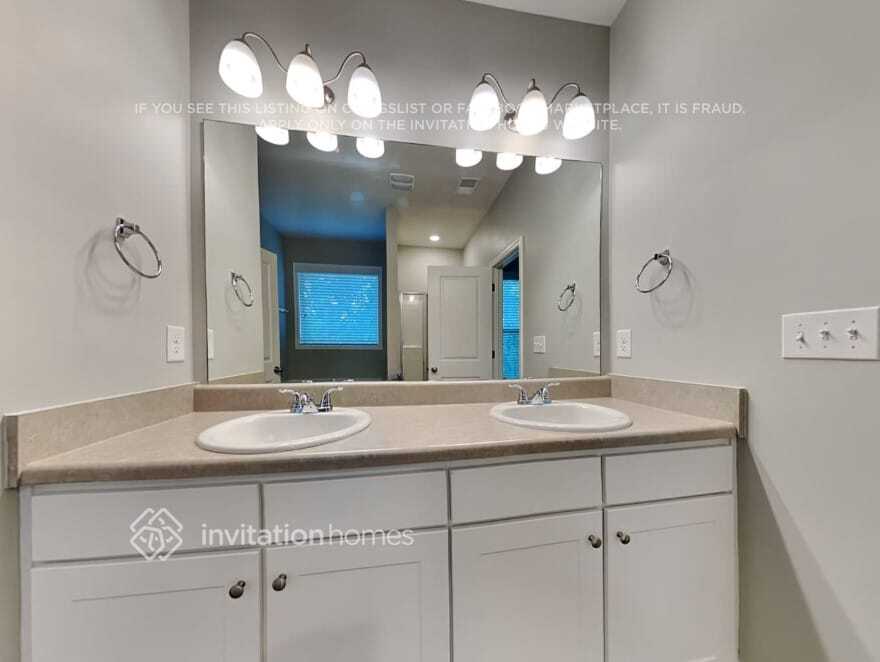 Building Photo - 250 Sage Dr