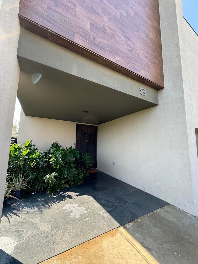 Building Photo - 7219 Rocio Dr