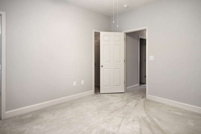 Building Photo - Updated Townhouse