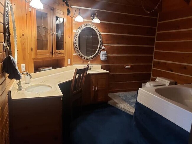 Building Photo - Log Home with close public lake access - A...