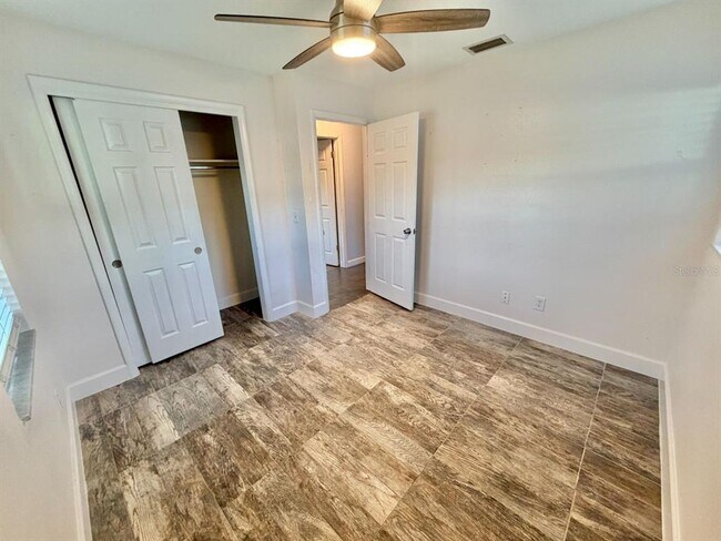 Building Photo - 653 Sherwood Dr