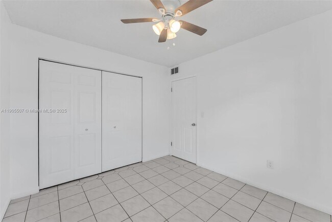 Building Photo - 9730 Hammocks Blvd