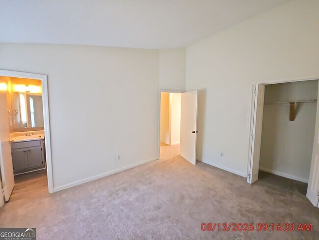 Building Photo - 1688 Winchester Way SE