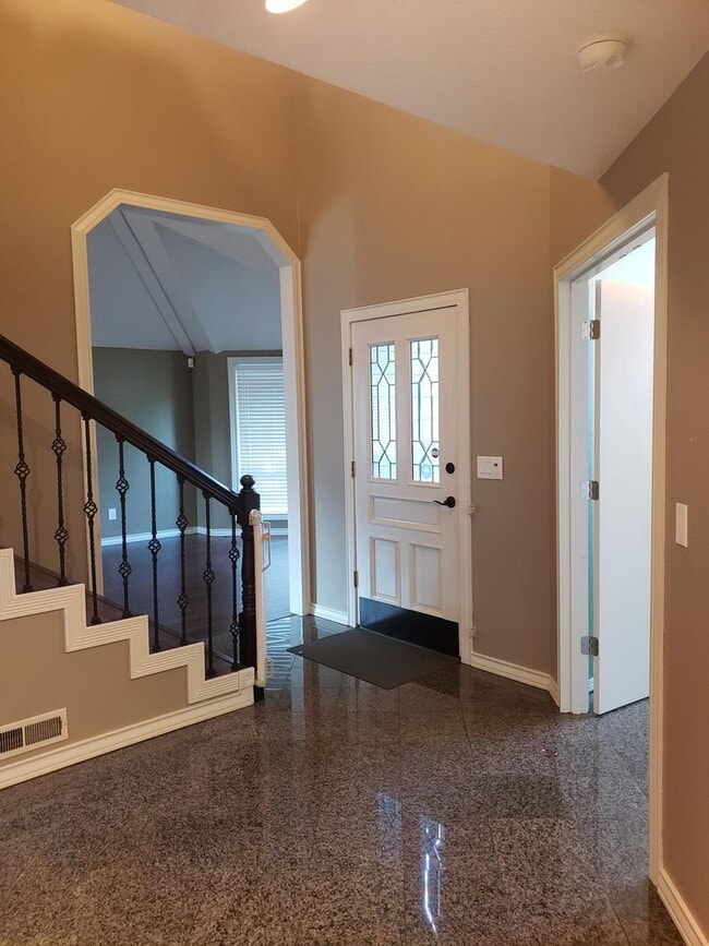 Building Photo - Beautiful Home in Quiet Cul-de-sac!
