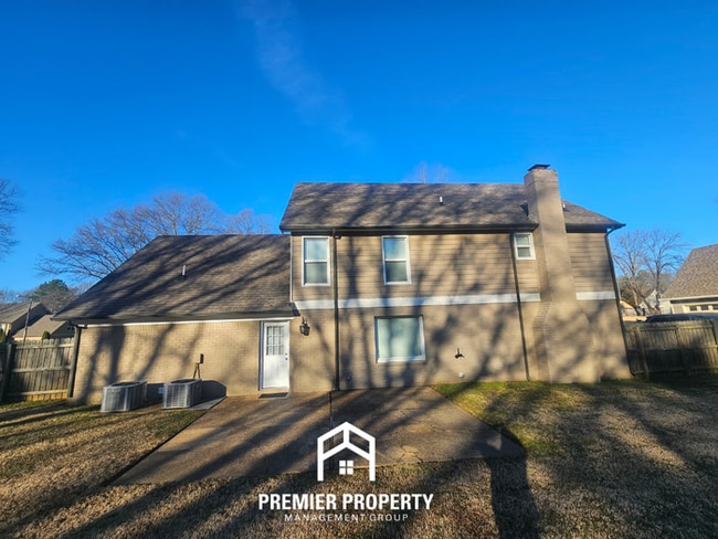 Building Photo - Spacious 4BR Germantown Home w/ Fireplace & Fenced Yard