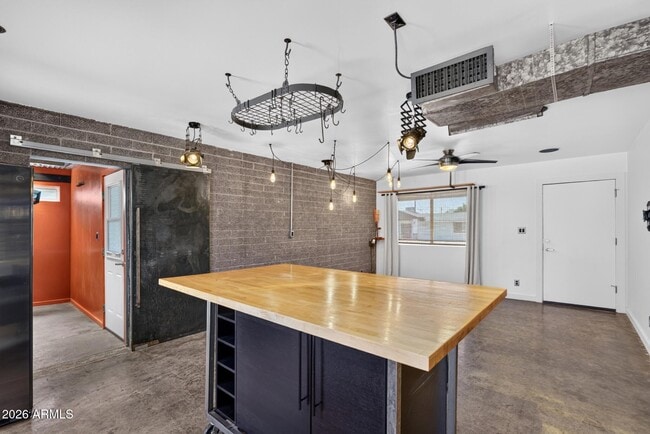 Building Photo - 346 E Papago Dr