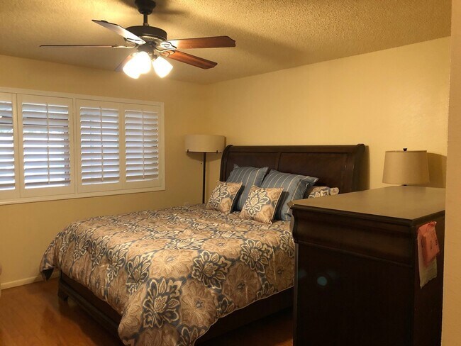 Building Photo - Lovely Home Steps Away From All the Amenities in Leisure World, in 45+ Active Adult Community Ava...