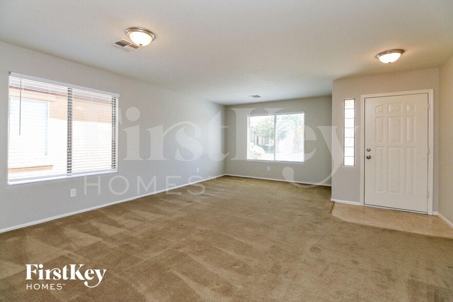 Building Photo - 1742 E Leslie Ave