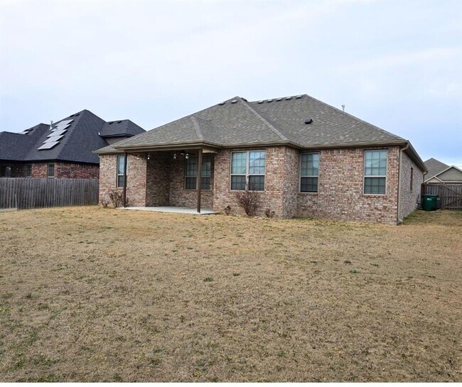 Building Photo - 1001 W Ashmore Landing Loop