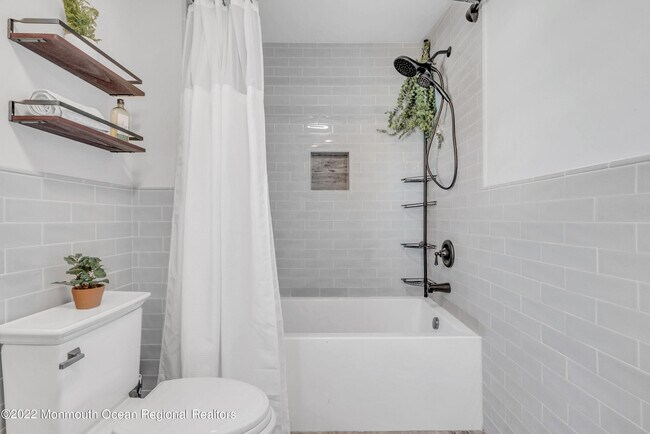 Building Photo - 102 Dixon Ave