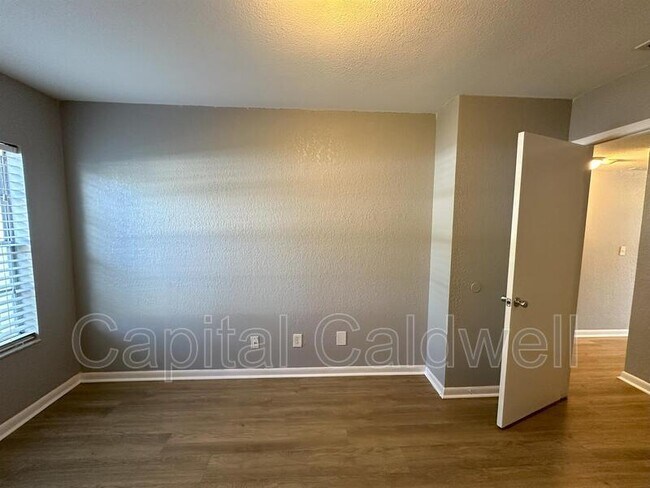 Building Photo - 5440 S MacDill Ave