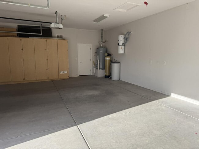 Building Photo - 42107 N Mountain Cove Dr