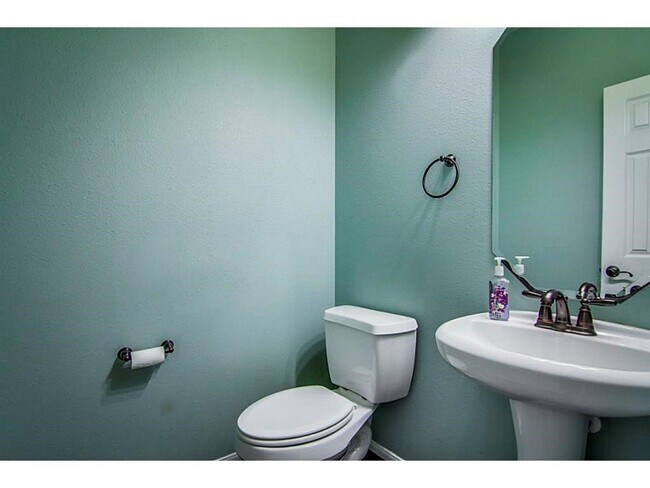 Building Photo - 10207 White Pines Dr