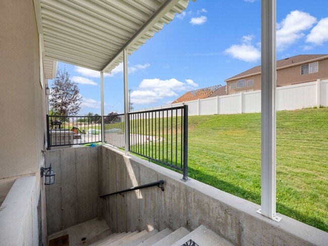 Building Photo - 25 E 2250 N