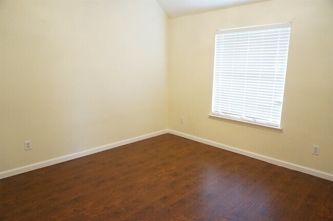 Building Photo - 2114 Madewood Dr