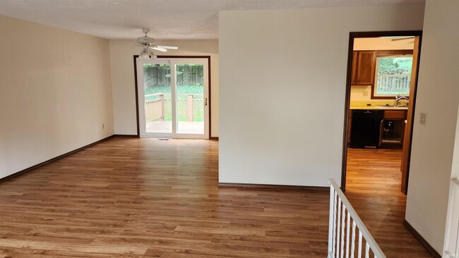 Building Photo - 708 E Eddington Ct