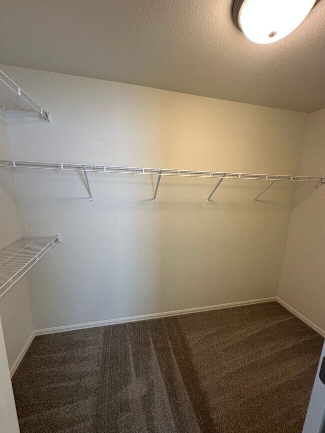 Building Photo - Beautiful 4bdrm Home In Severance