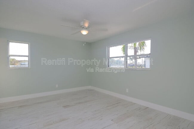 Building Photo - 1322 Miramar St