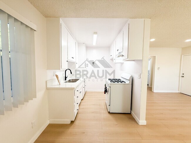 Building Photo - 6336 Tujunga Ave