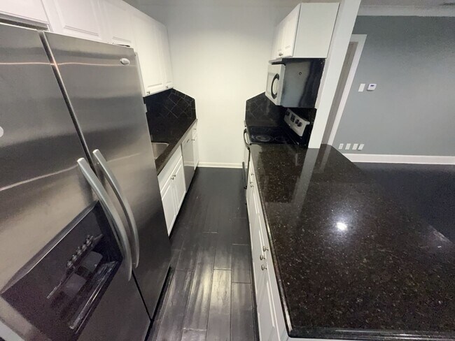 Building Photo - 1BR/1BA | Newly Renovated  Home | Gated Community|  In Dallas!