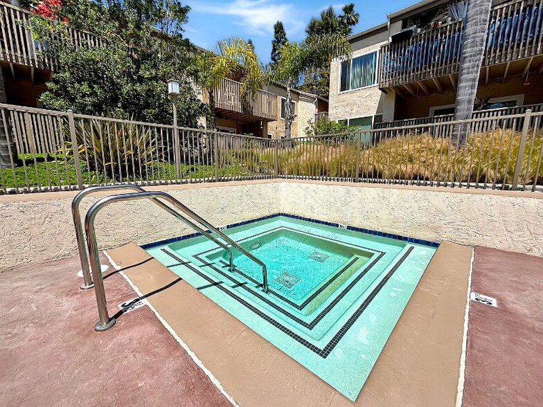 Building Photo - 8503 Villa La Jolla Dr