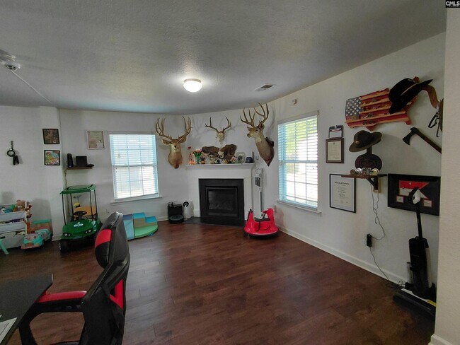 Building Photo - 836 Chariot Way