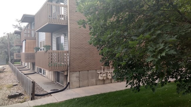 Building Photo - QUAINT 2 Bed 1 Bath Apartment in Louisville-Available Now!