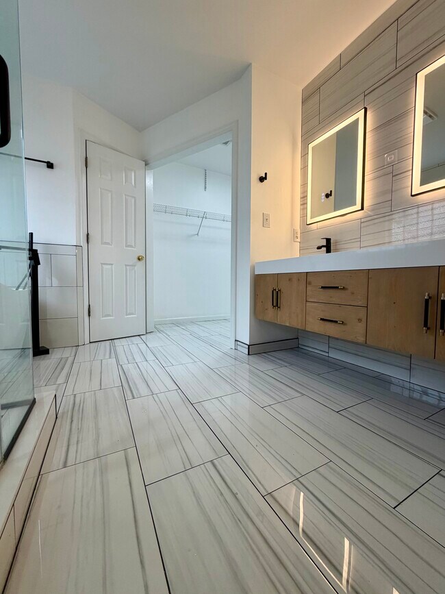 Building Photo - 2525 Blackwolf Run Ln