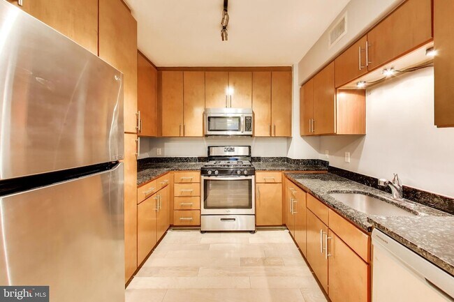 Building Photo - 915 E Street NW Unit 414