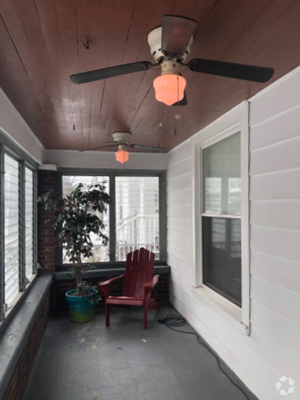 Building Photo - 553 Lilly Ave